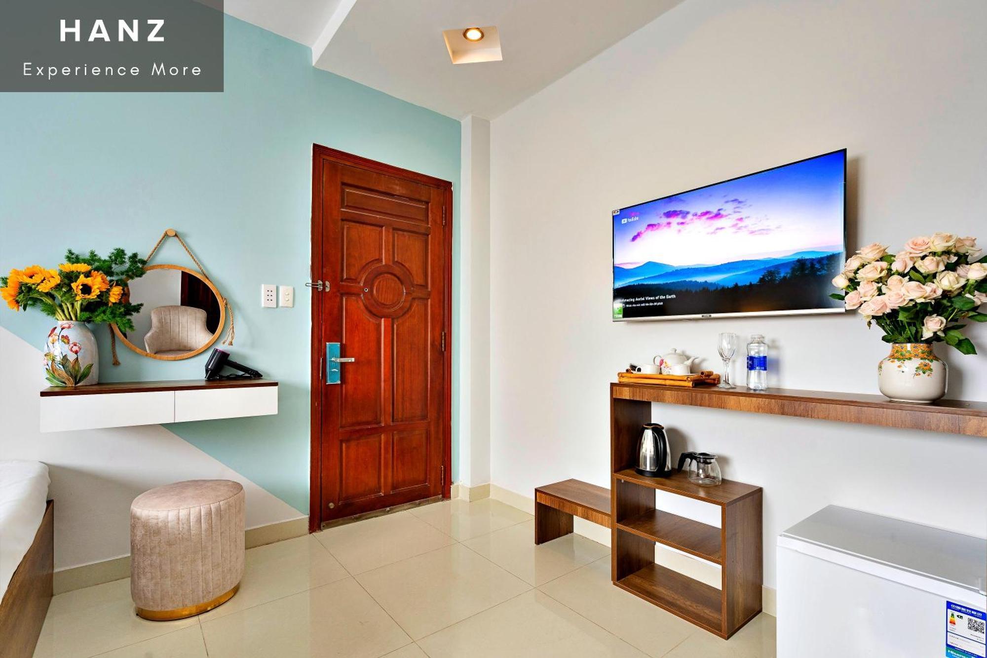 Khách sạn hẻo lánh Hanz Front Hong Vy